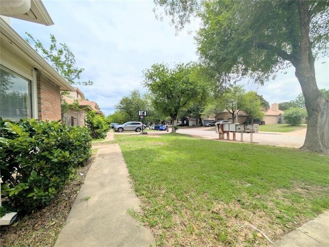 Building Photo - 2018 Redwing Way