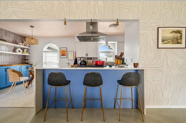 Building Photo - 9300 Meadow Vale