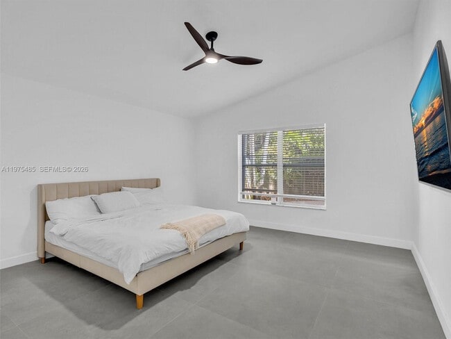 Building Photo - 4962 SW 32nd Way