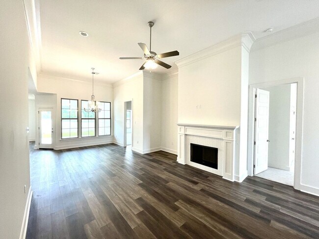 Building Photo - 4 Bedroom Home in Willows at Bayou Fountain