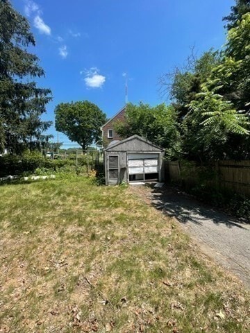 Building Photo - 40 Butts St