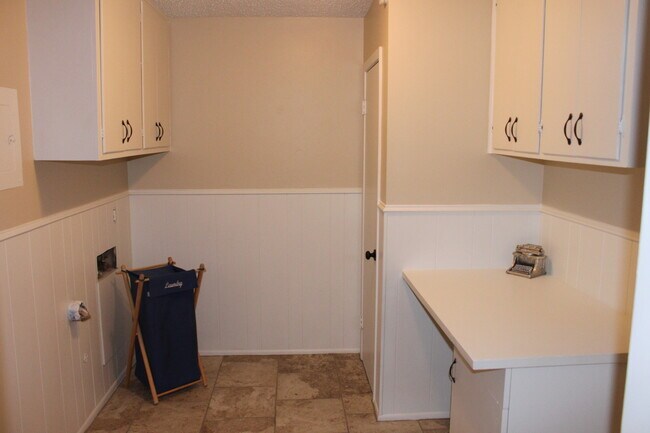 Building Photo - PRE-LEASING For August! 4 Bedroom/ 2 Bath Updated house close to TTU and LCU