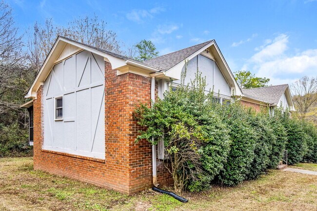 Building Photo - 800 Dunwoody Ln