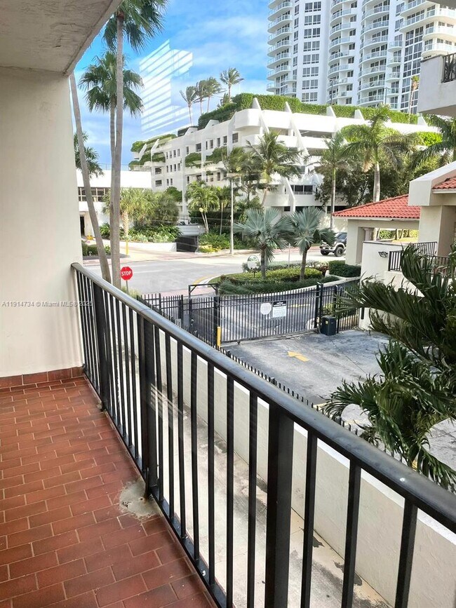 Building Photo - 6424 Collins Ave