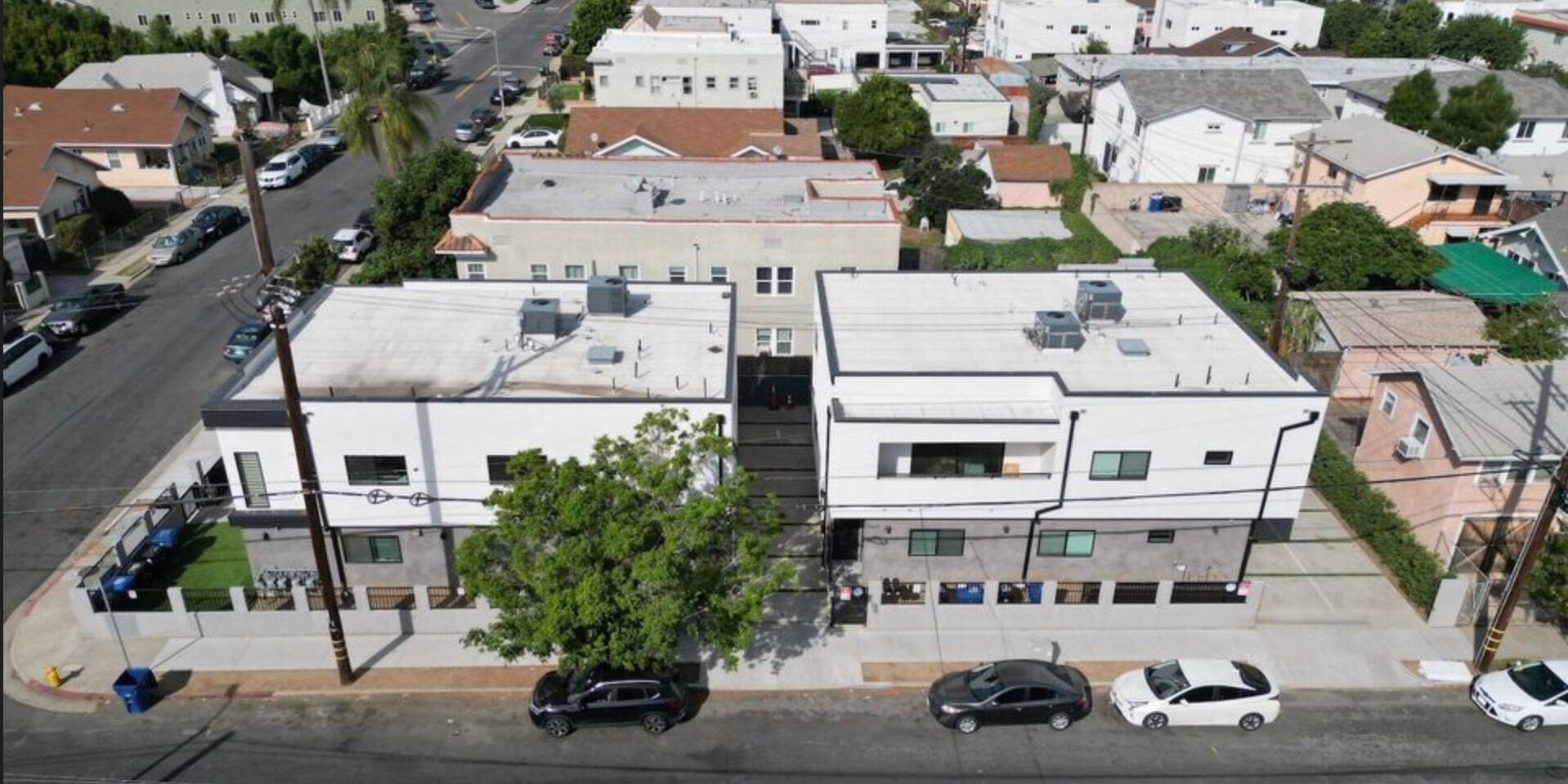 Building Photo - 1845 Vineyard Ave