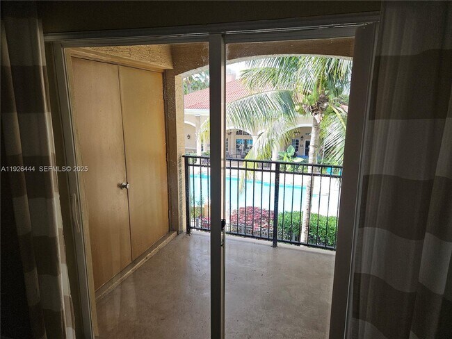 Building Photo - 140 SW 117th Ave