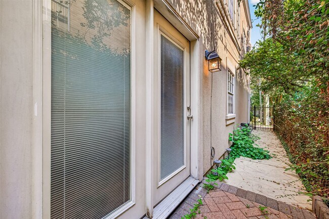 Building Photo - 6308 Schuler St