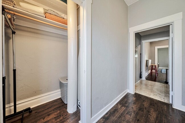 Building Photo - 712 S 900 E