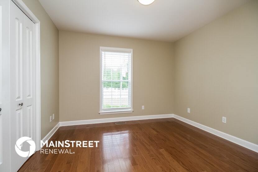 Building Photo - 2800 Sutherland Dr
