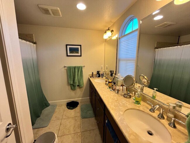 Building Photo - 2270 Bell Flower Ln