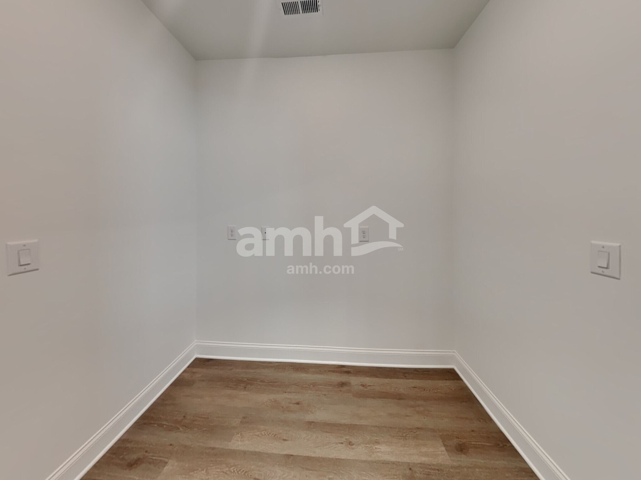 Building Photo - 1365 Soapstone Rd