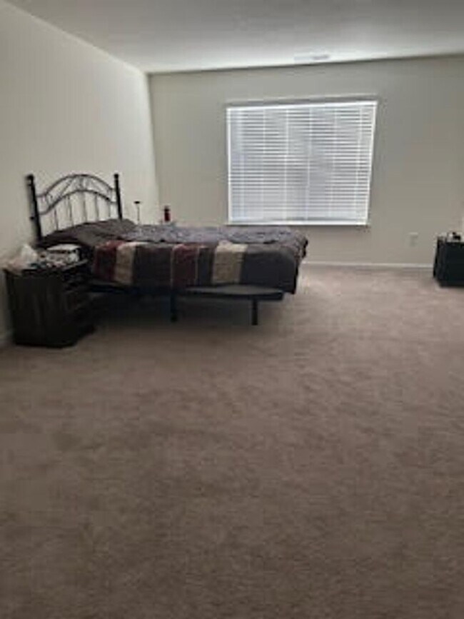 Building Photo - Knoxville 37932 - FULLY FURNISHED $3,300.0...