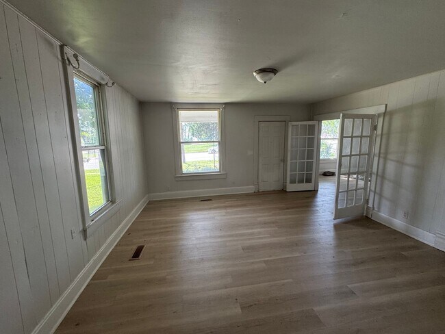 Building Photo - LEASING