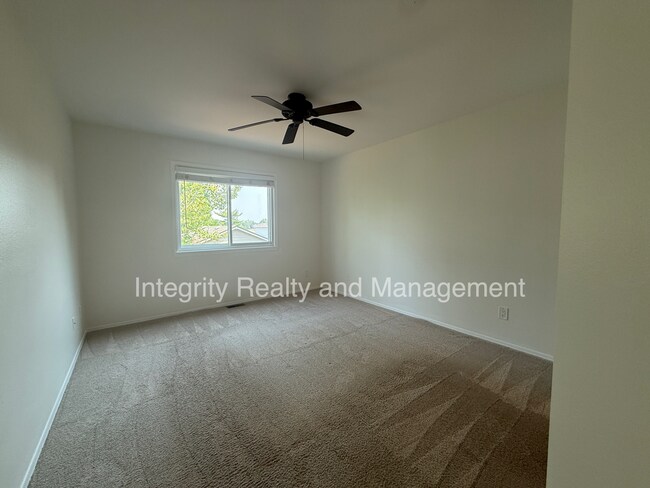 Building Photo - 475 E Chiswick Cir