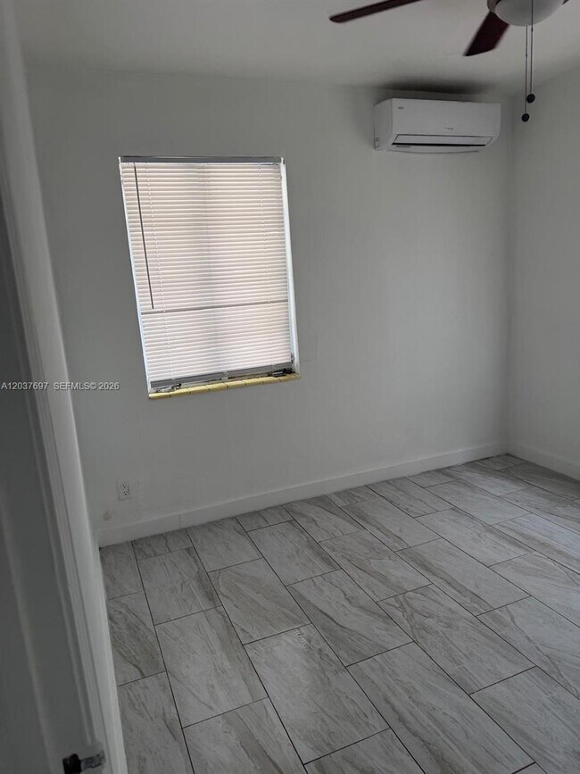 Building Photo - 1324 N 58th Ave