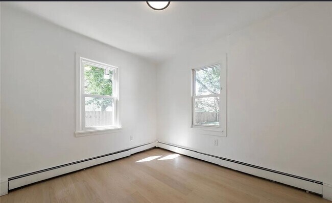 Building Photo - Beautiful 3 Bedroom Mentor Home