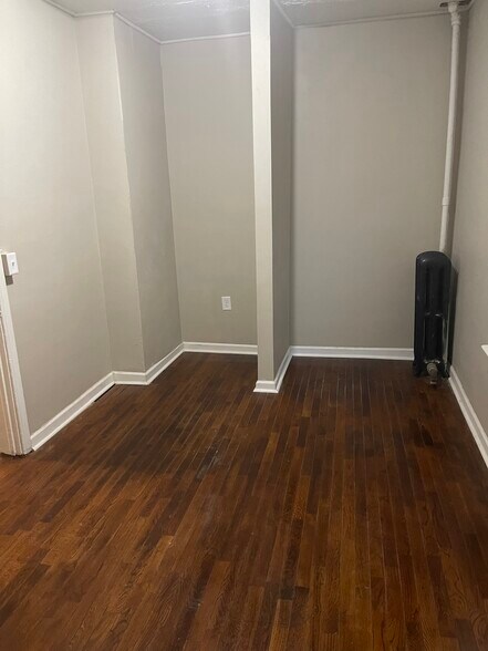 Building Photo - 836 N Larch St