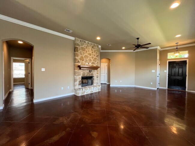 Building Photo - Single Family Home:  4 bedroom, 2 bath