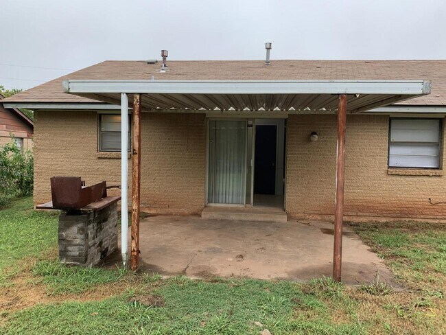 Building Photo - 2608 SE 45th St