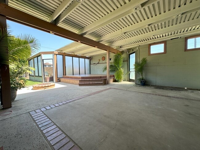Building Photo - 10462 Sierra Cir
