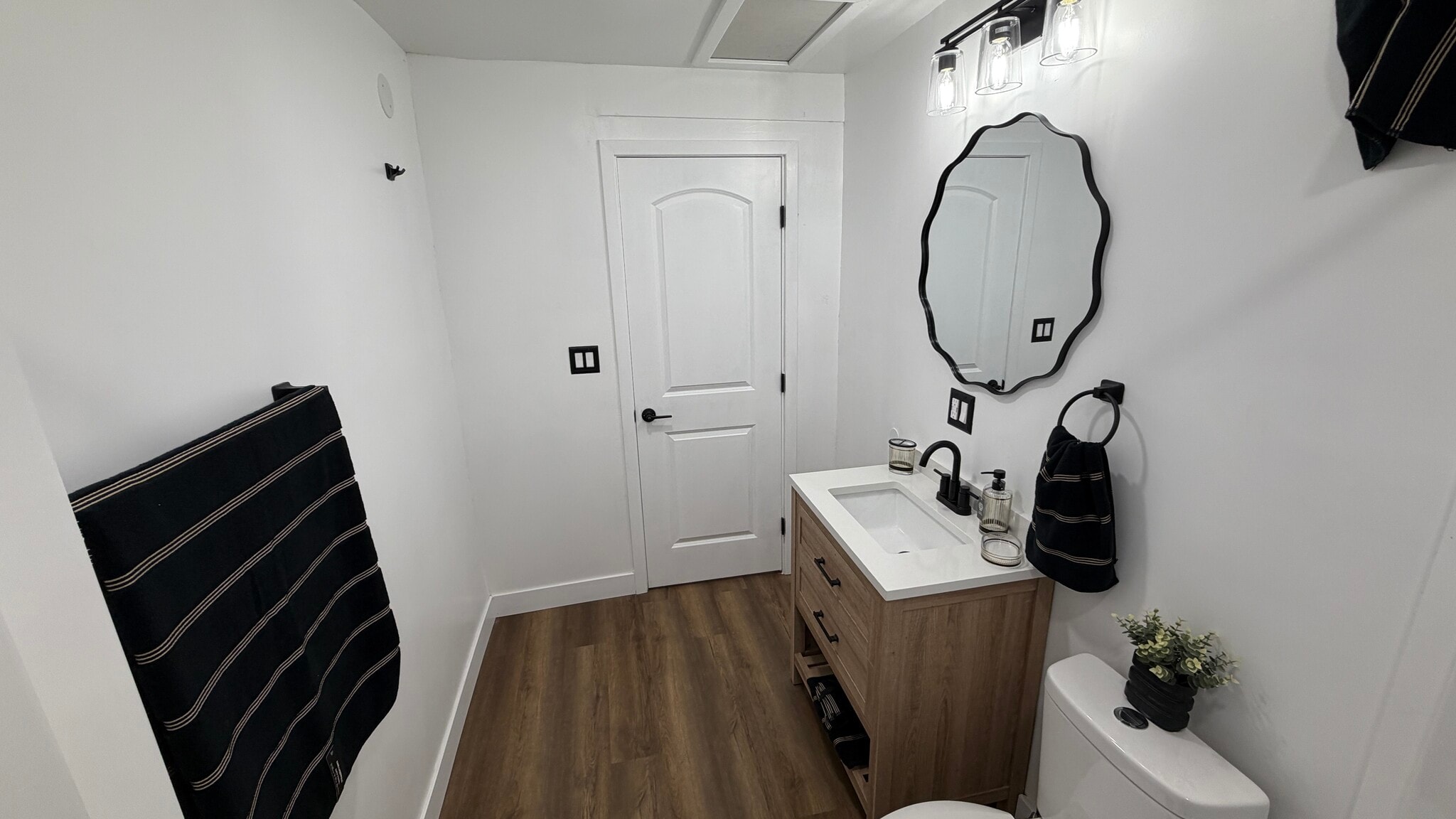 Building Photo - 6506 Regent St