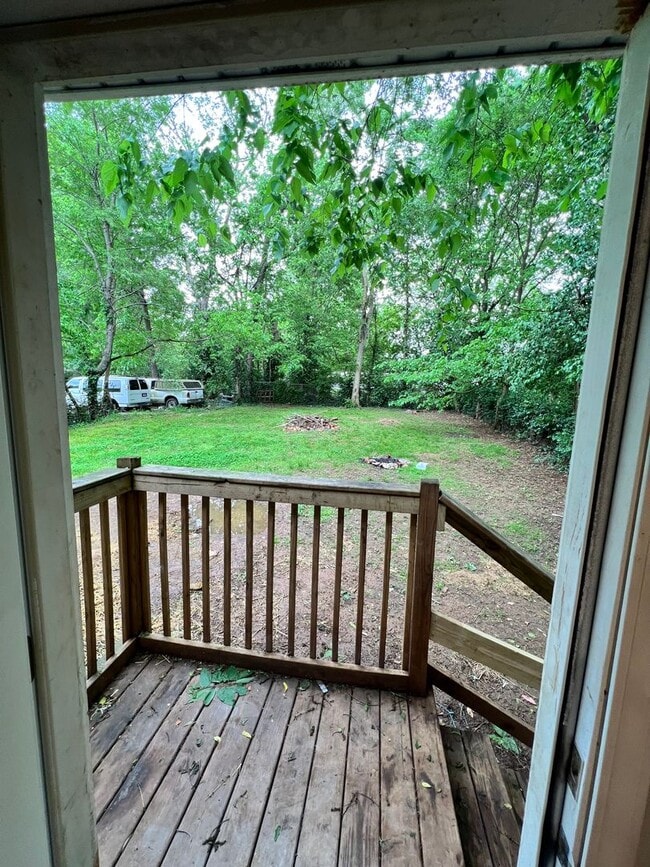 Building Photo - 3 Bed 2 Bath House