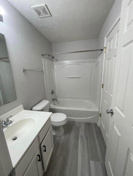 Building Photo - 12235 Bubbling Brook Dr