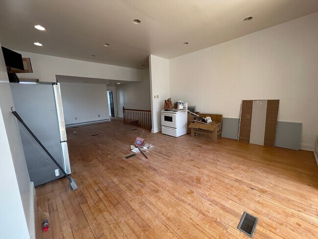 Building Photo - 2823 W Girard Ave