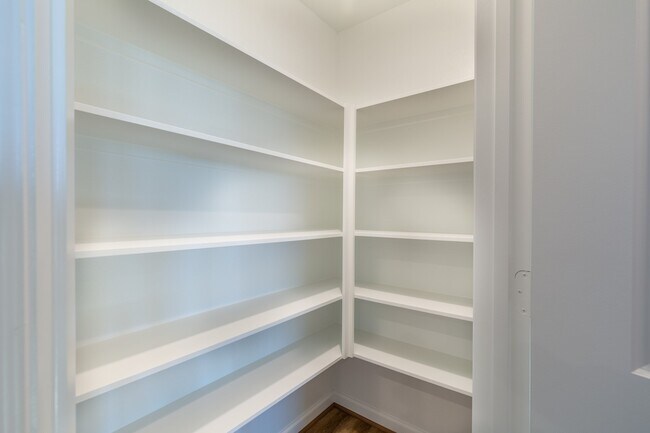 Building Photo - 219 Pk Pl Cir