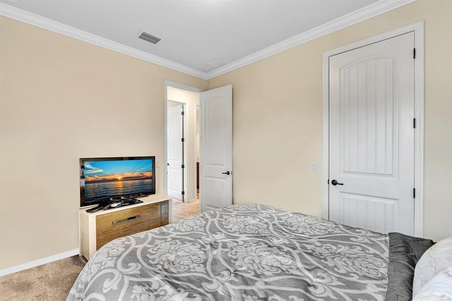 Building Photo - 7921 NW 82nd Ct