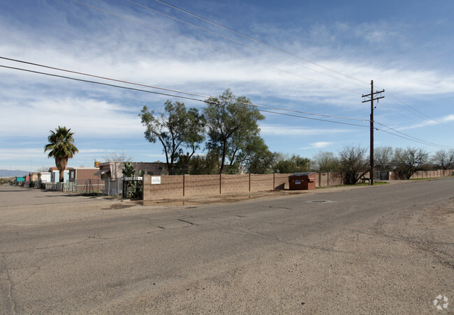 Building Photo - Cottonwood Lane Mobile Pk