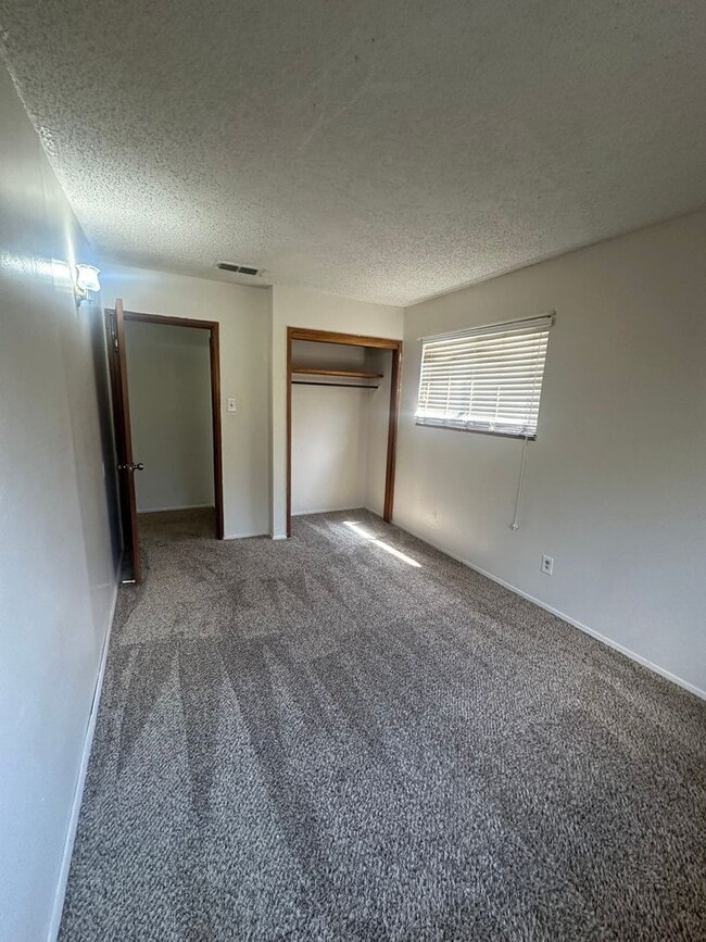 Building Photo - Cozy and Comfortable 3 Bed Home! Sandia Sc...