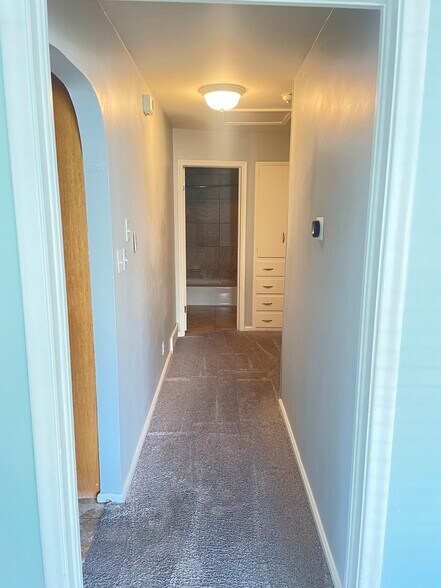 Building Photo - 873 N 600 W