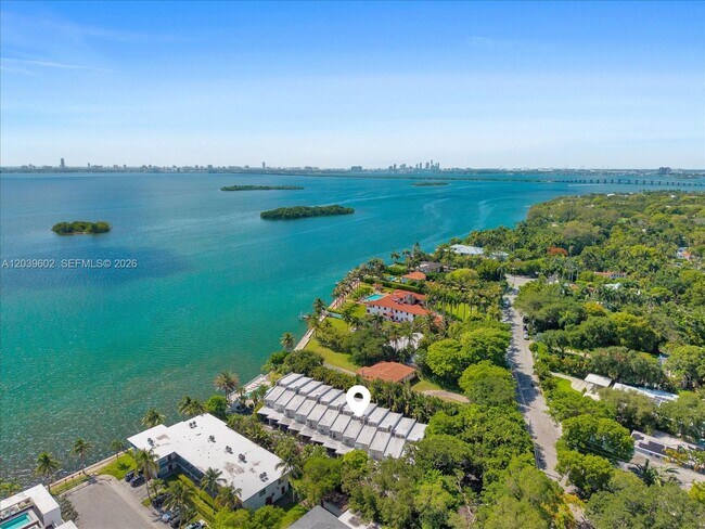 Building Photo - 6011 N Bayshore Dr