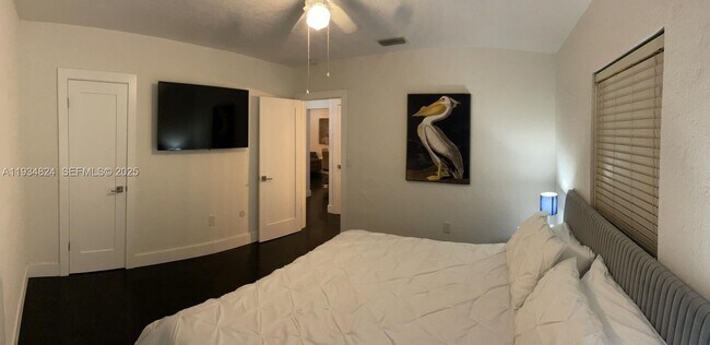 Building Photo - 1955 Washington St