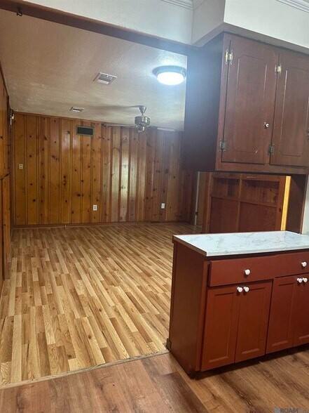 Building Photo - 9161 Meadowood St