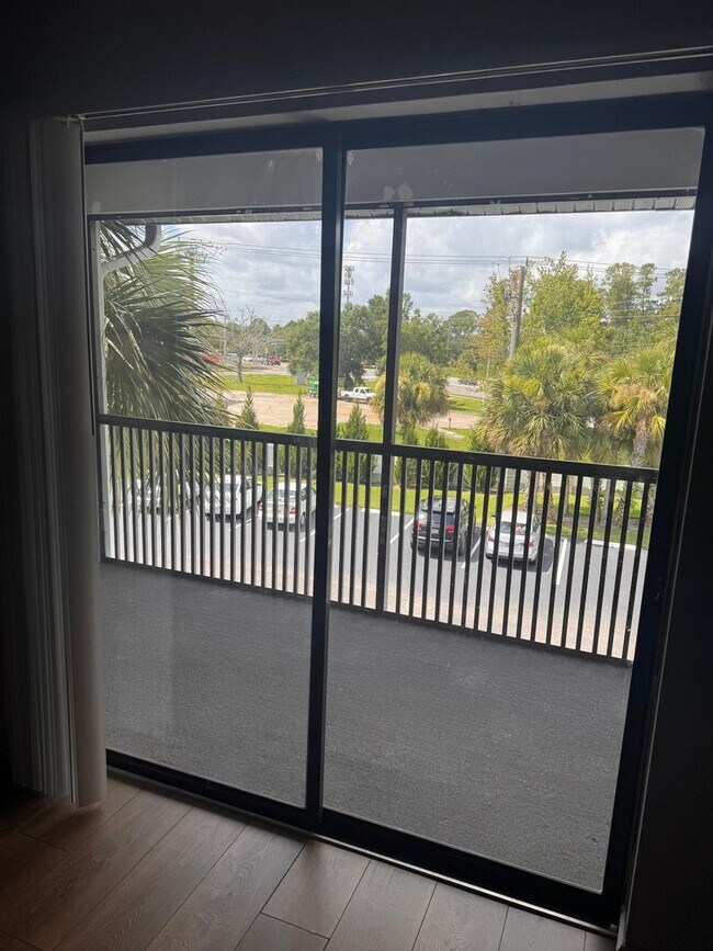 Building Photo - Updated 2BR/2BA Condo in Pine Ridge Club, ...