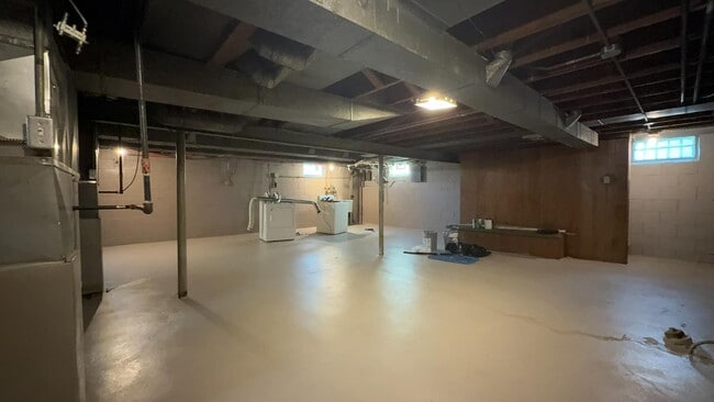 Building Photo - 5908 N 37th St