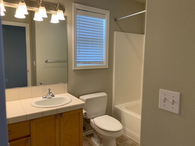 Building Photo - 4 Bedroom House ~ South Corvallis
