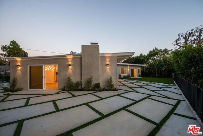 Building Photo - 645 Walther Way