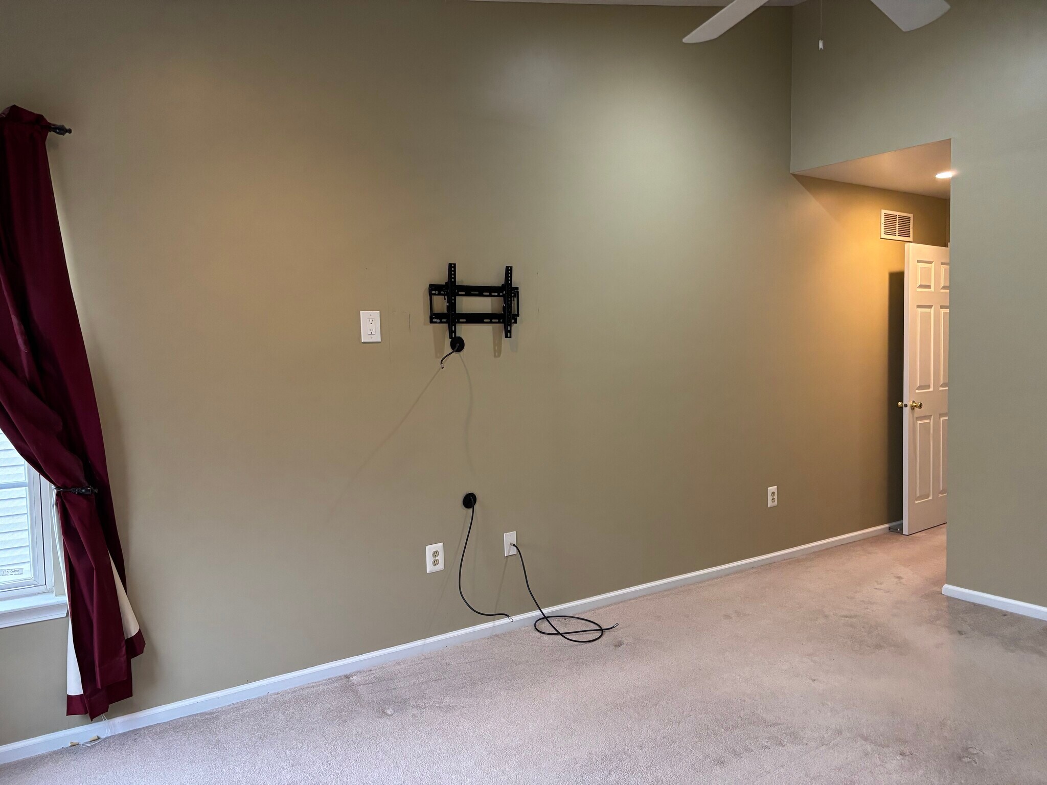 Building Photo - 637 Muhlenberg Dr