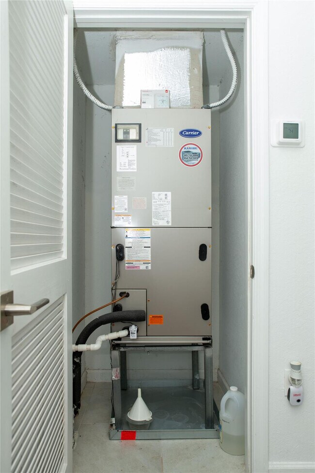 Building Photo - 1147 SW 7th Ave