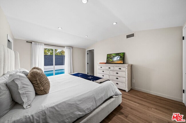 Building Photo - 20308 Mobile St