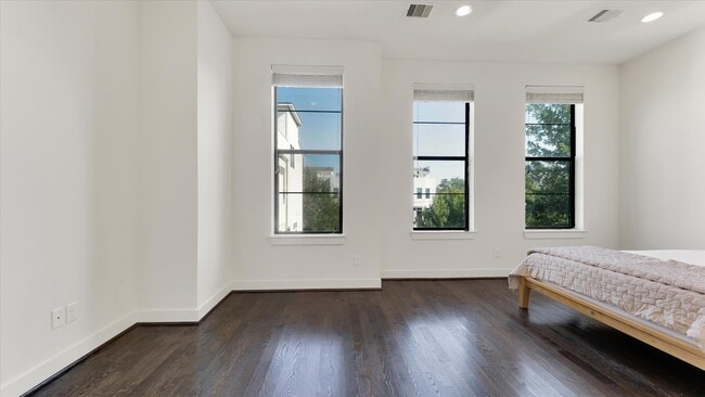 Building Photo - 2115 Colorado St