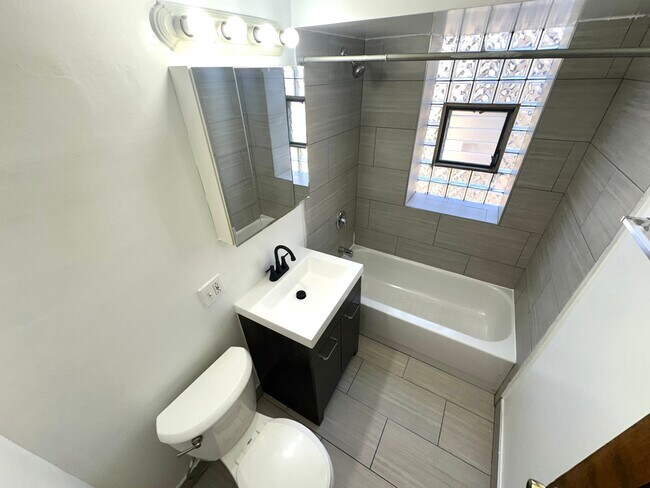 Building Photo - 1740-1754 W North Shore Ave