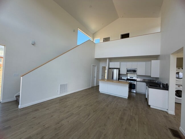 Building Photo - 65 Bocea-B