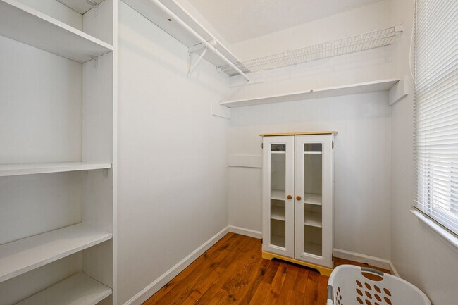 Building Photo - 1223 Settlebench Ln