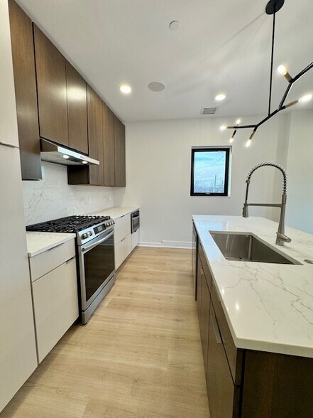 Building Photo - 85 W High St