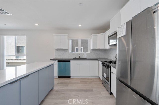 Building Photo - 2727 S La Brea Ave