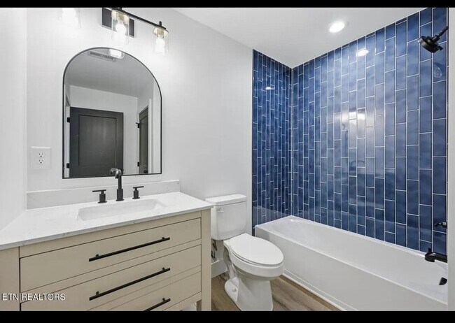 Building Photo - 3429 Garden Dr